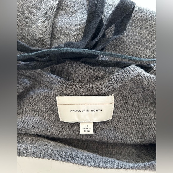 Anthropologie Angel Of The North Torie Tie-Back Sweater Size  medium Grey - Picture 3 of 7